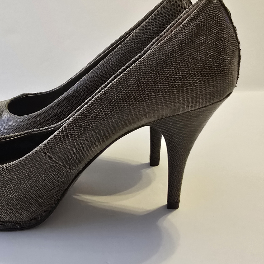 Tahari Olive Colored Heels with Studs Size 8 Baddie Sexy - Picture 6 of 8